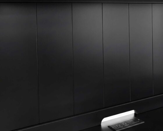 Abby Black IMAY682B - back beadboard